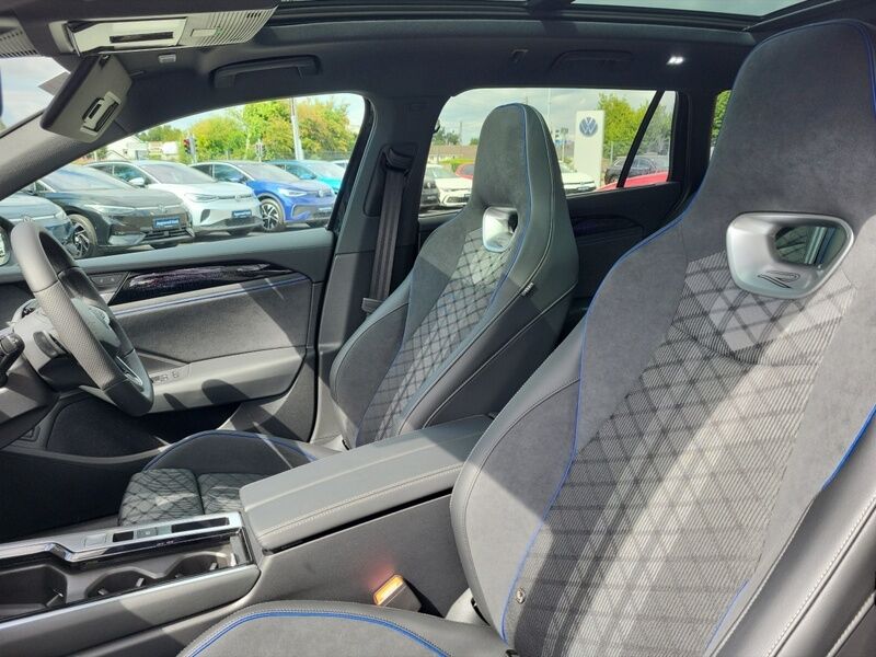 More views of Volkswagen Passat