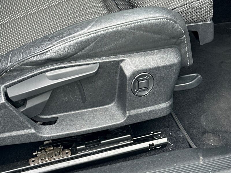 More views of Audi Q4 e-tron