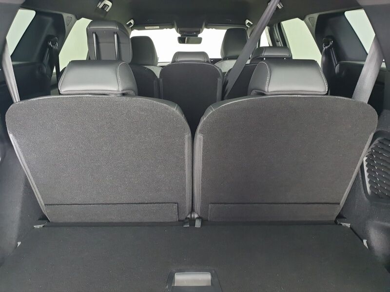 More views of Peugeot 5008