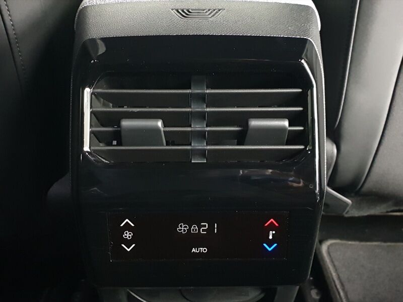 More views of Peugeot 5008