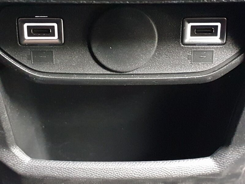 More views of Peugeot 5008
