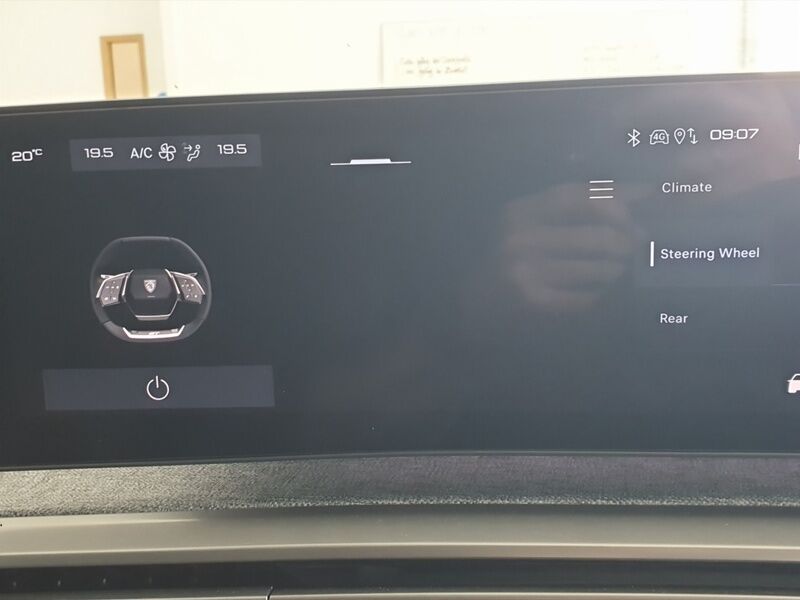 More views of Peugeot 5008