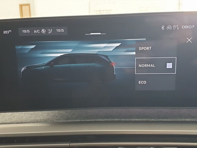 More views of Peugeot 5008
