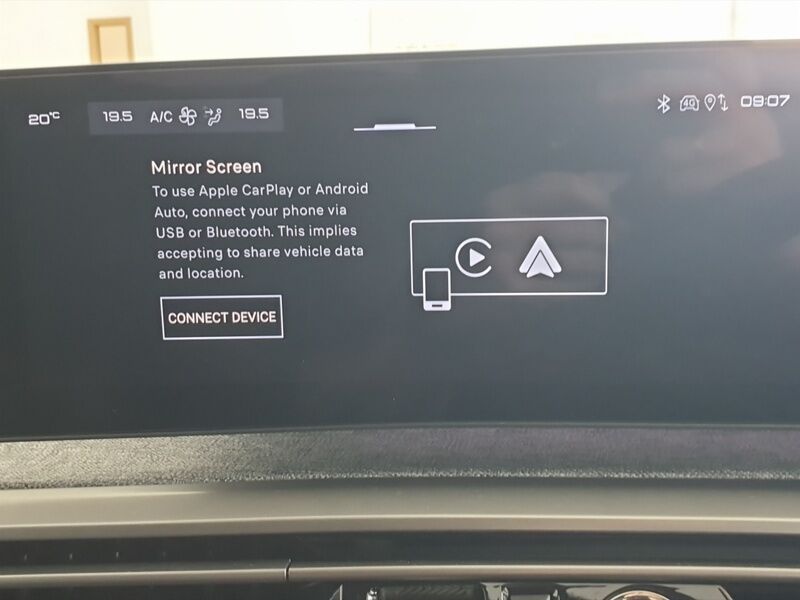 More views of Peugeot 5008