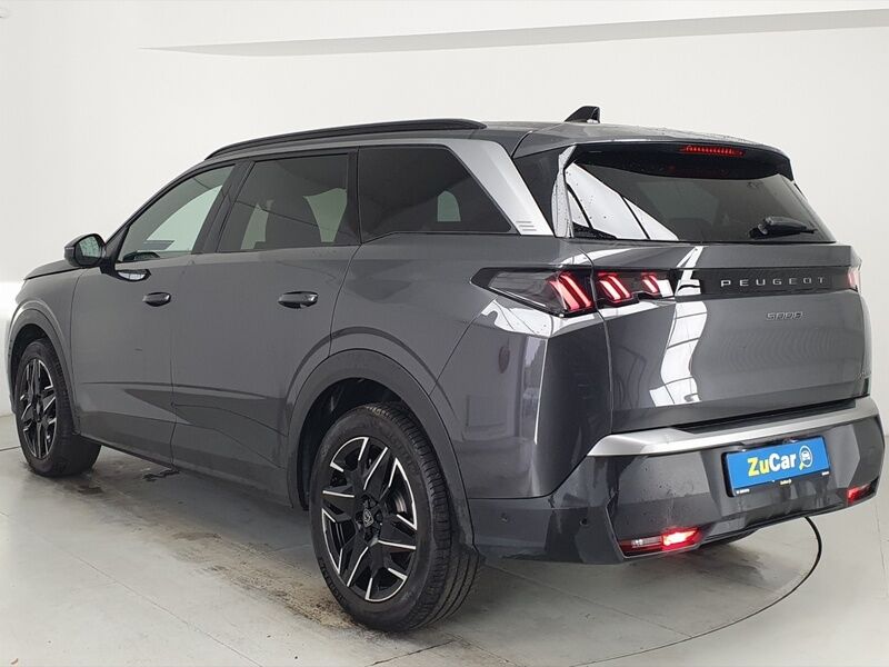 More views of Peugeot 5008