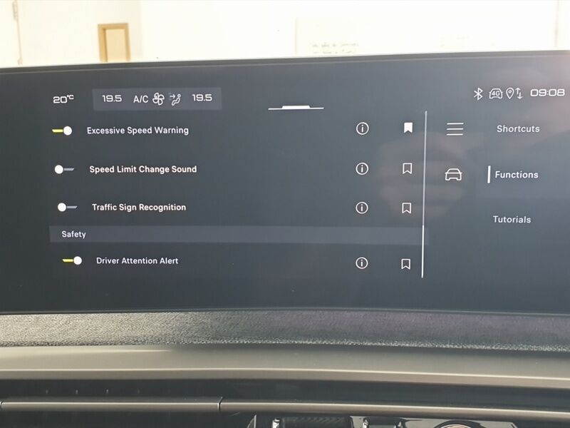 More views of Peugeot 5008
