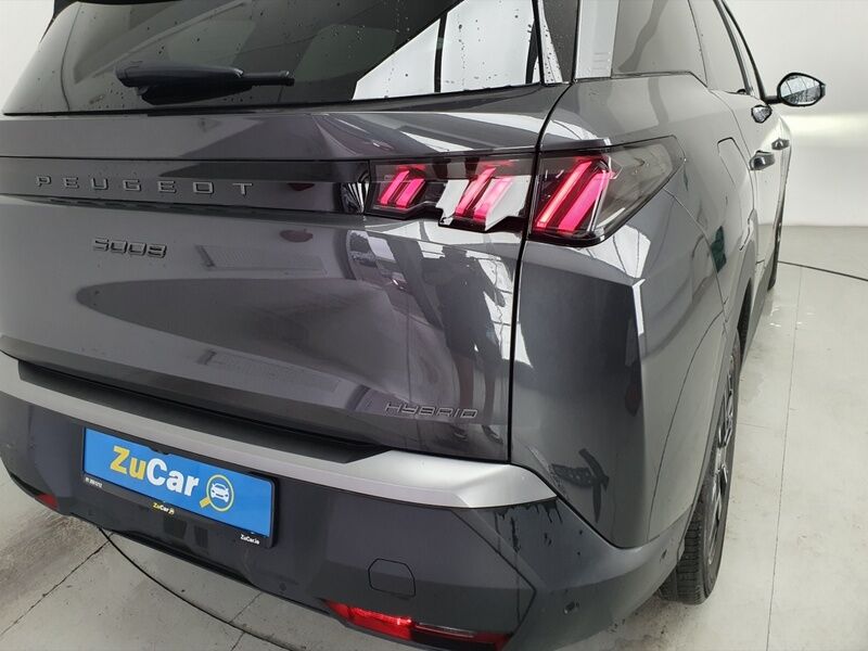 More views of Peugeot 5008