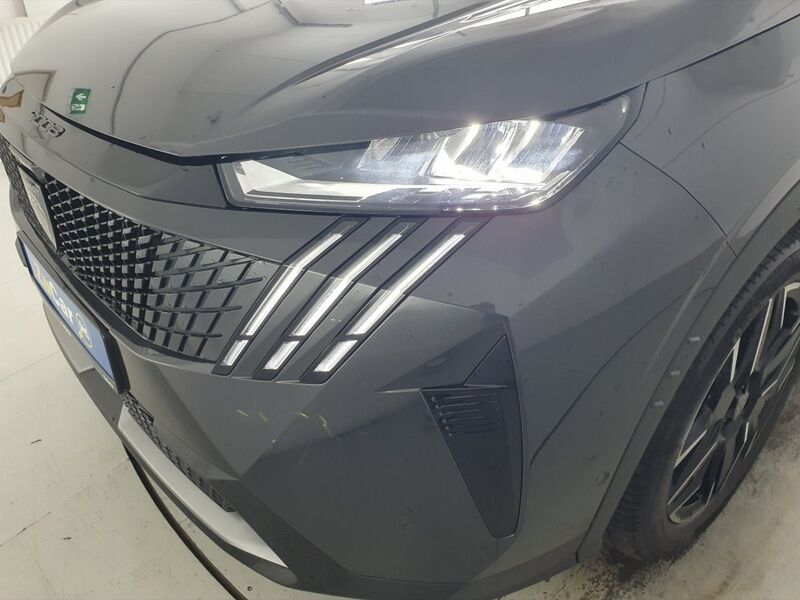 More views of Peugeot 5008