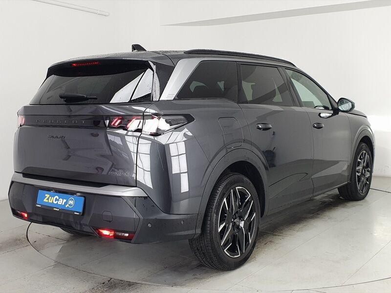 More views of Peugeot 5008