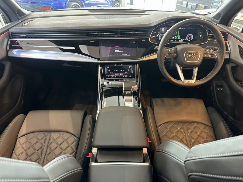 More views of Audi Q7