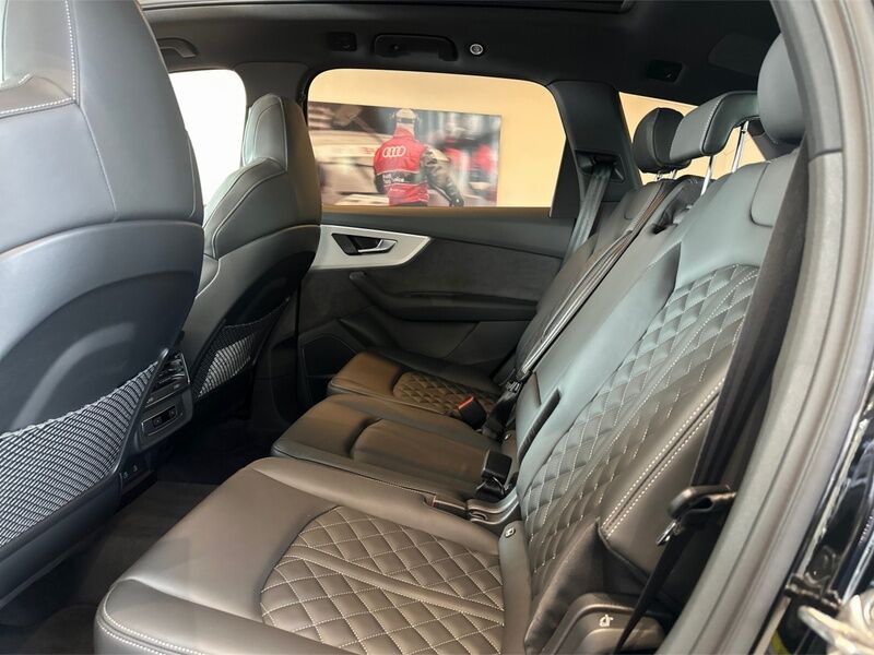 More views of Audi Q7