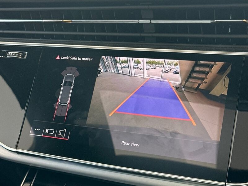 More views of Audi Q7