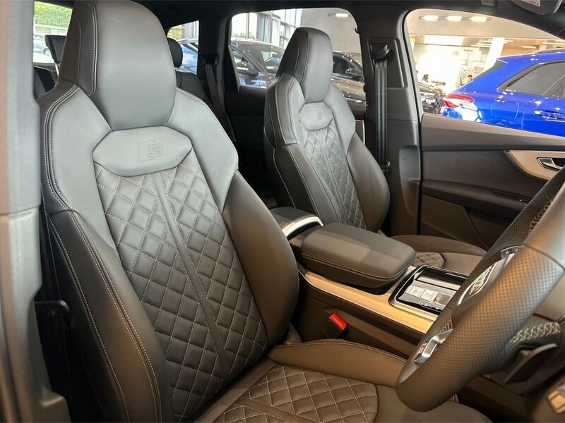 More views of Audi Q7