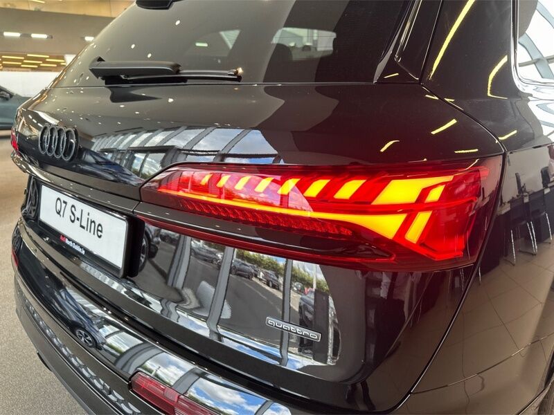More views of Audi Q7