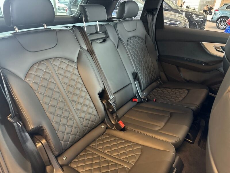 More views of Audi Q7