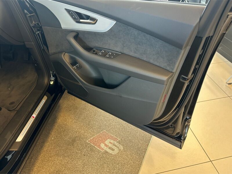More views of Audi Q7
