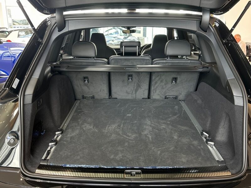 More views of Audi Q7