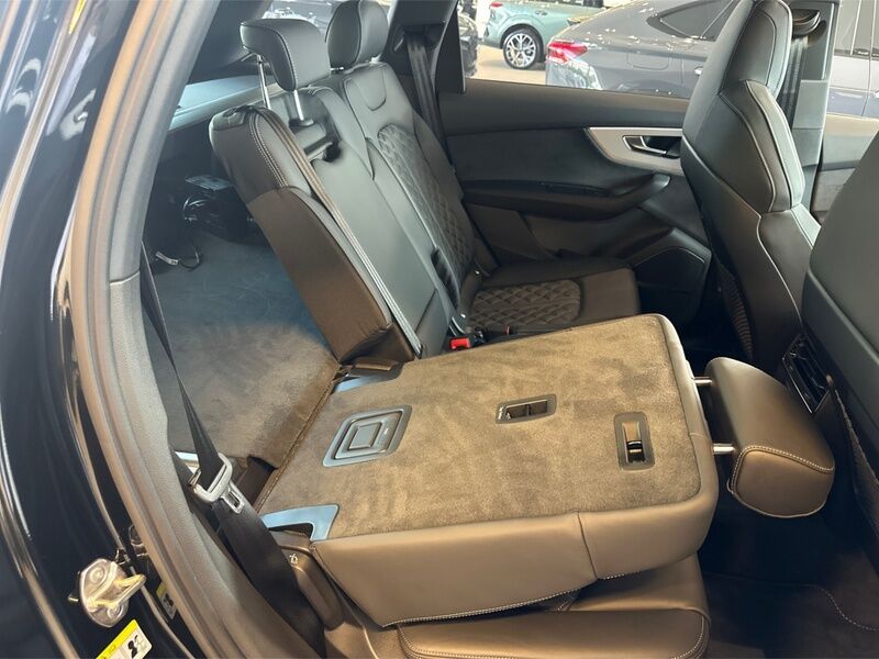 More views of Audi Q7