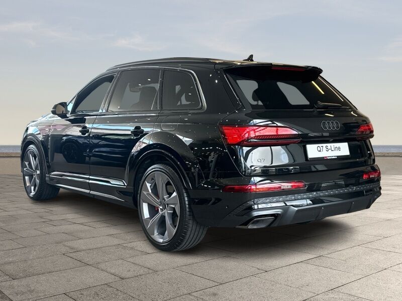 More views of Audi Q7