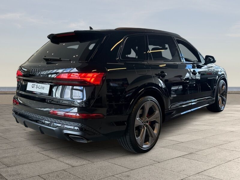 More views of Audi Q7