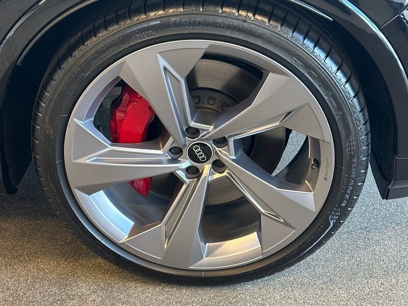 More views of Audi Q7
