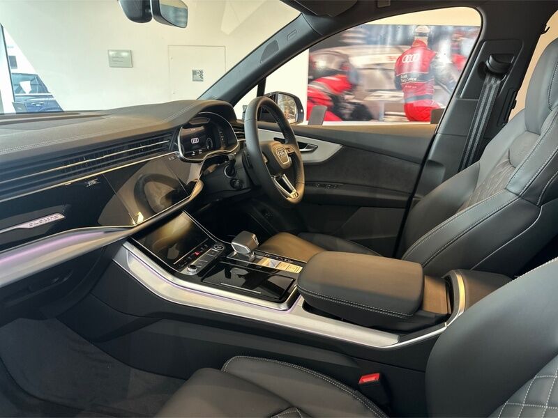 More views of Audi Q7