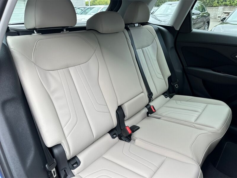More views of Audi Q3