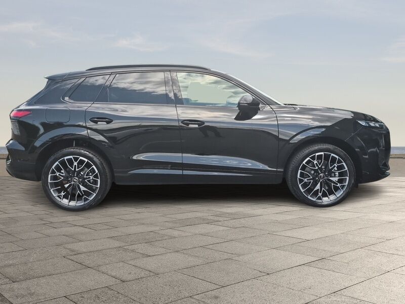 More views of Audi Q3