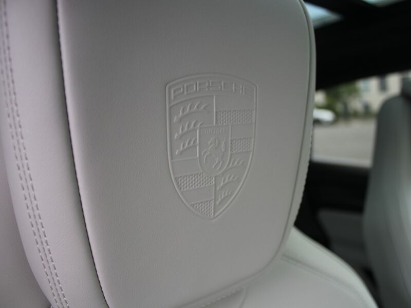 More views of Porsche Macan