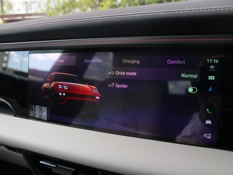 More views of Porsche Macan