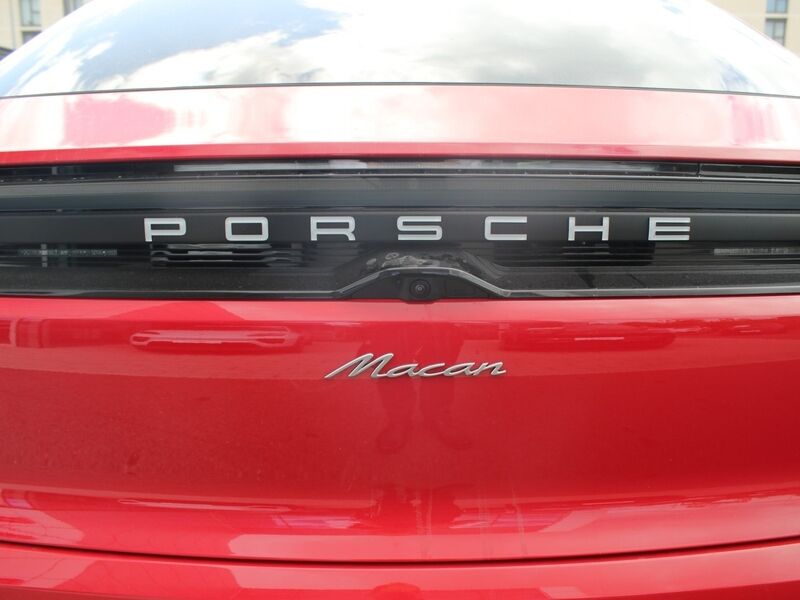More views of Porsche Macan