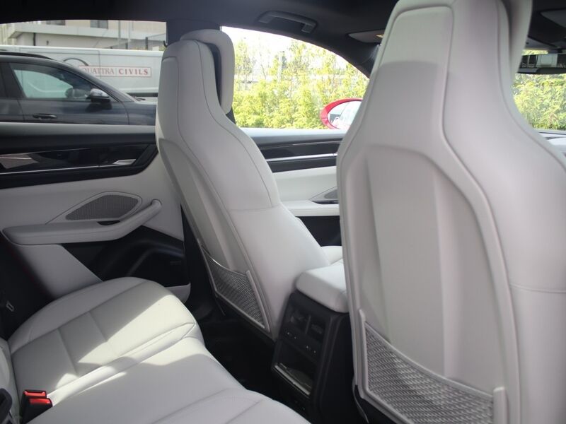 More views of Porsche Macan