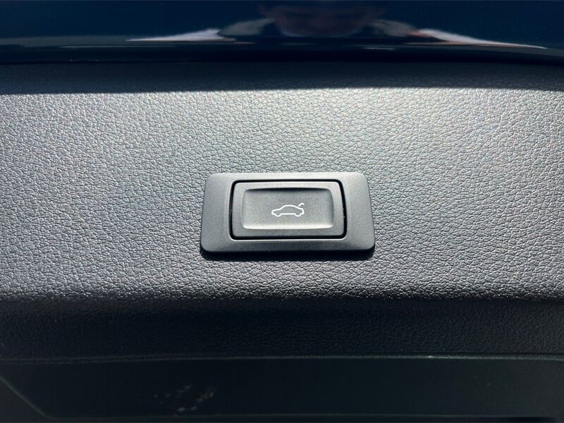 More views of Audi e-tron