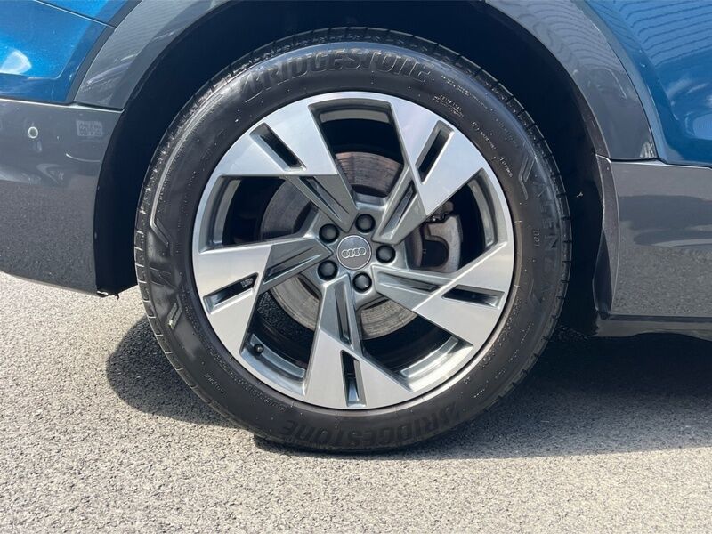 More views of Audi e-tron