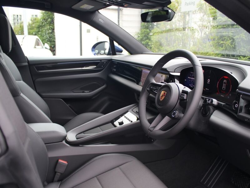 More views of Porsche Macan