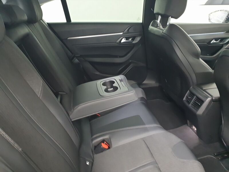 More views of Peugeot 508