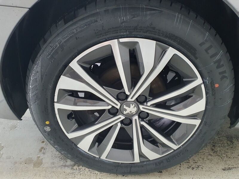 More views of Peugeot 508