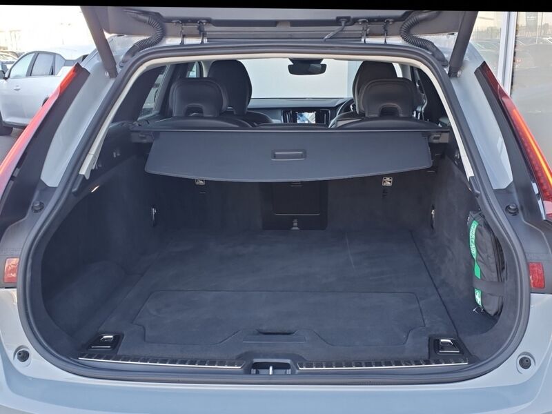 More views of Volvo V90