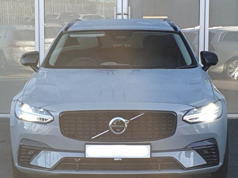 More views of Volvo V90