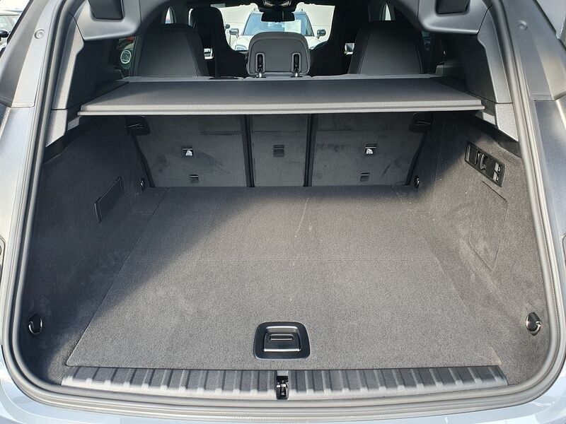 More views of BMW iX