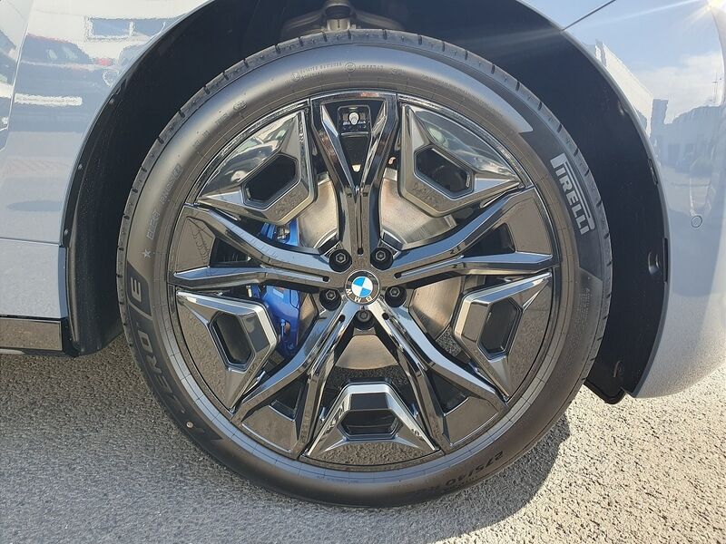 More views of BMW iX