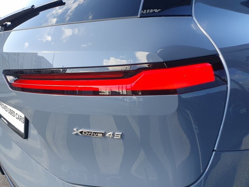 More views of BMW iX