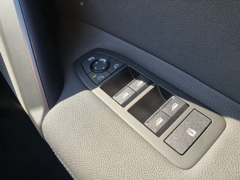 More views of BMW iX
