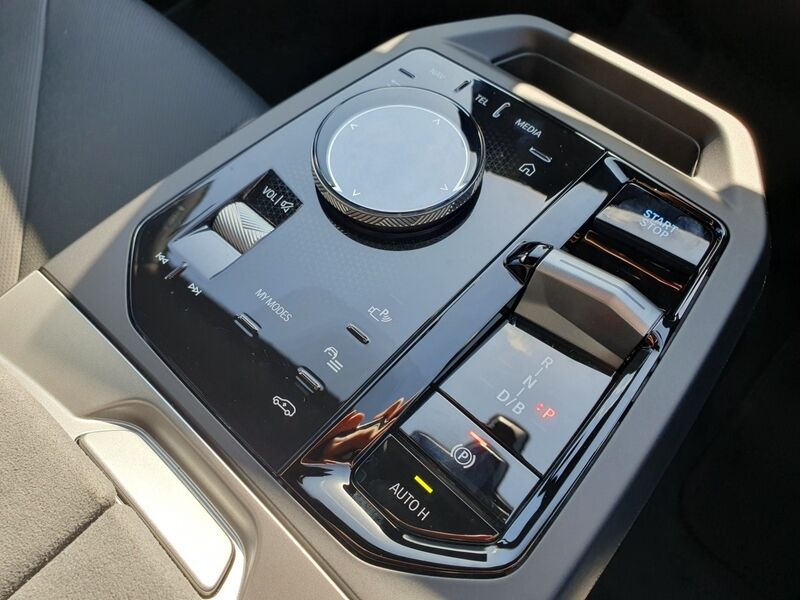 More views of BMW iX