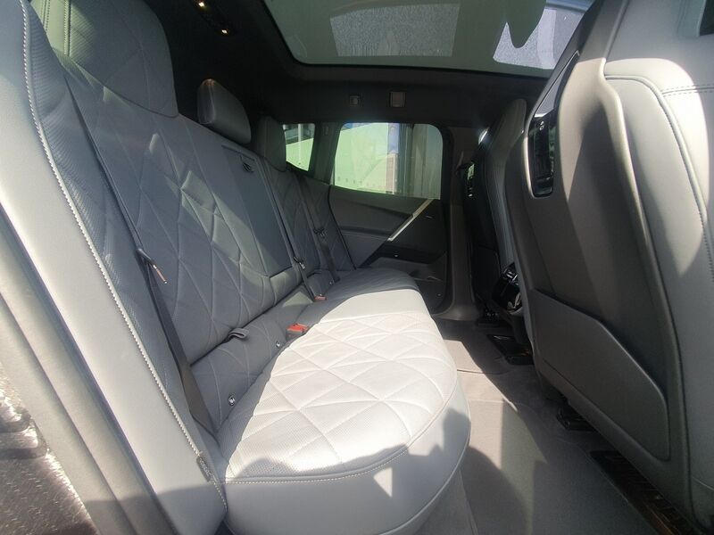 More views of BMW iX