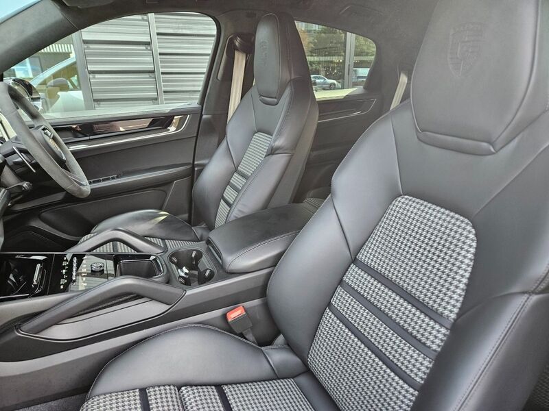 More views of Porsche Cayenne