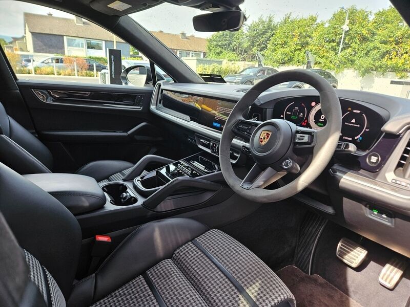 More views of Porsche Cayenne