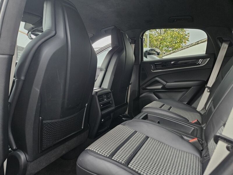 More views of Porsche Cayenne