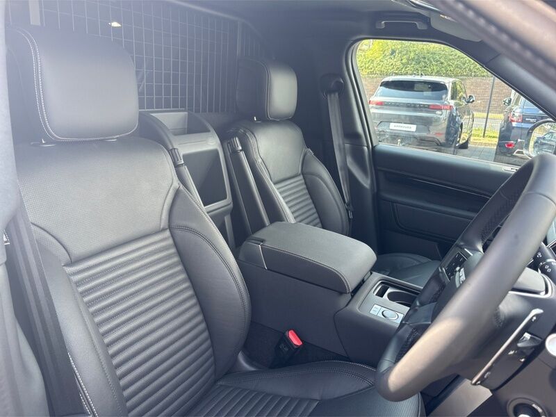 More views of Land Rover Discovery