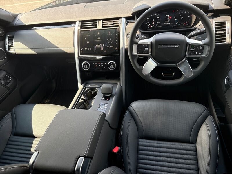 More views of Land Rover Discovery
